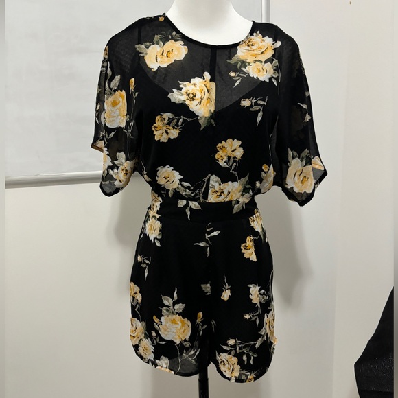 Dynamite Floral Dress - Picture 3 of 3